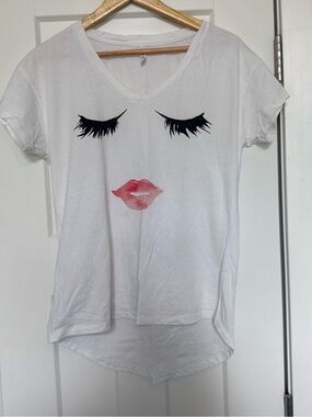 White V-Neck Short Sleeve Tee with Eyelash and Pink Lip Graphic